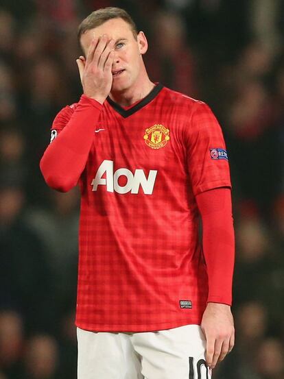 Rooney se lamenta de una de las jugadas.