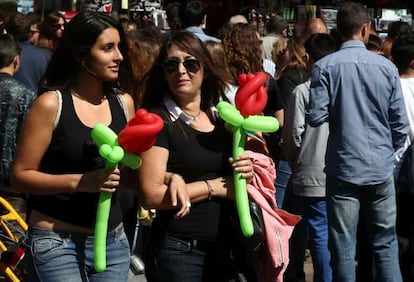 Unes roses peculiars, fetes de globus.