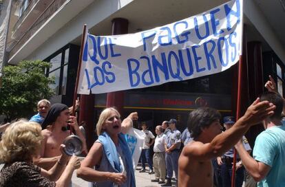 Manifestación en Rosario (Argentina), durante la crisis del 'corralito' financiero.