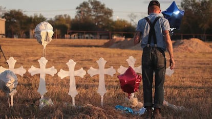 Memorial en honor a las 26 v&iacute;ctimas del tiroteo en la Iglesia Baptista de Sutherland Springs, Texas. 
 
 