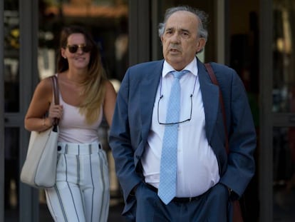 Álvarez Conde, principal implicado en la trama, a su llegada este lunes a los juzgados.