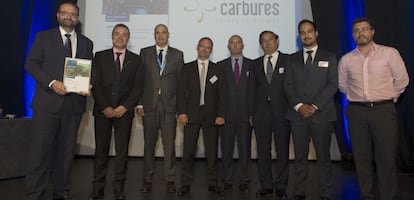 De izquierda a derecha: Roberto Rey (Consejero delegado de Carbures), Therry Gendre (Vicepresidente de Airbus), Javier Moreno (Director General de Carbures Aerospace &amp; Defense), Frank Martin (Vicepresidente de Airbus), Arturo Pastor (Director de Calidad de Carbures), Javier Garc&iacute;a Baeza (Airbus), Francisco L&oacute;pez (Departamento de Calidad de Carbures), Roberto Rodr&iacute;guez (Airbus).