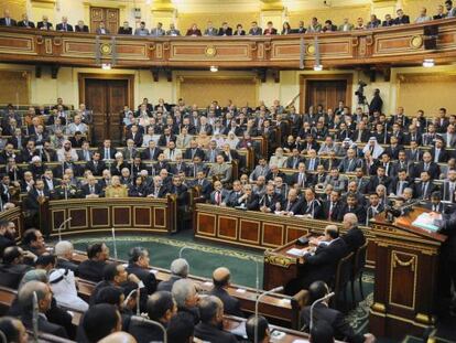 Morsi da un discurso en el Parlamento, hoy en El Cairo.