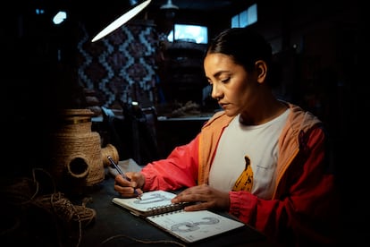 La artista Eugenia Mendoza impulsa el oficio de la cestería.