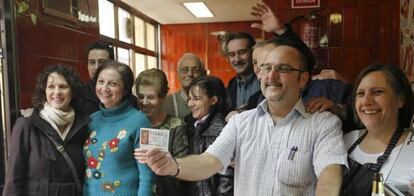 Responsables del bar El Toledano, en Castellón, que ha repartido un millón de euros