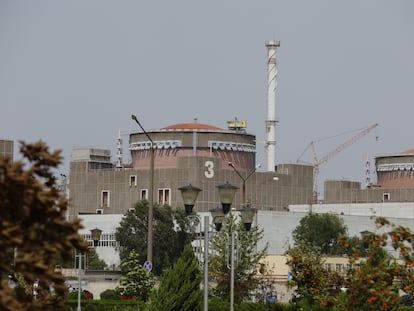 Edificio que alberga el reactor número 3 de los seis con los que cuenta la central nuclear de Zaporiyia, en Ucrania.