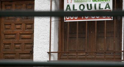 Cartel de "se alquila" en Madrid.
