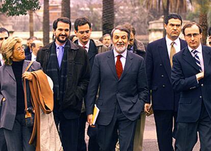 Jaime Mayor, entre Carlos Iturgaiz (a su derecha) y Alfonso Alonso, en un acto en Bilbao.