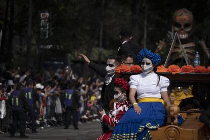 El nombre del desfile de este año "Celebrando la vida" hace referencia al impacto de la pandemia en México.