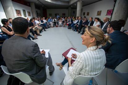 Yolanda Díaz debate con expertos sobre los retos del empleo ante la transición energética, el pasado miércoles en Madrid.