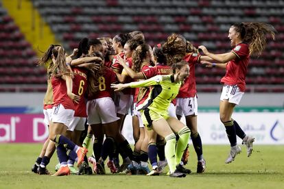 Las jugadoras de España celebran el pase a la final del Mundial sub-20.