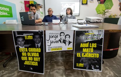 Joel Medina (centro) y Rosa Mercado durante una rueda de prensa, este martes en Monterrey.