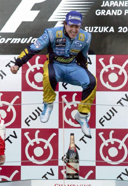 Alonso celebra la victoria del Gran Premio de Japón.