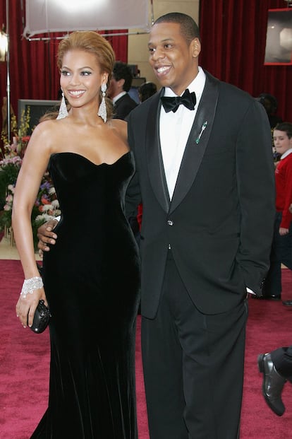 ¿Quiénes son? Beyoncé y Jay-Z. ¿Cuándo brillaron en la alfombra? En el año 2005, en los primeros Oscar de la cantante internacional y en los que tuvo un papel protagonista interpretando hasta tres de los temas nominados a mejor canción: de Los chicos del coro a El fantasma de la ópera. ¿Cuánto duró su romance? Pese a sus desencuentros públicos –véase la gala Met de 2014– y a las “Becky with the good hair” del mundo, la unión de The Carters sigue vigente.