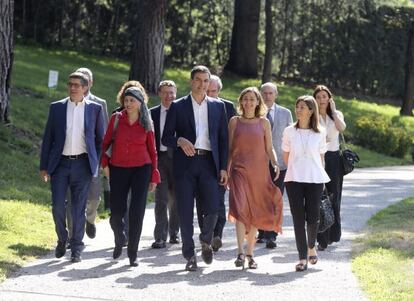 Pedro S&aacute;nchez, con su nuevo equipo de expertos.