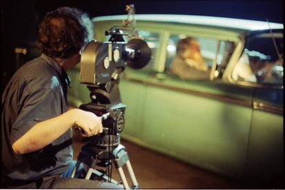 Raúl Ruiz, durante el rodaje de 'La telenovela errante'.