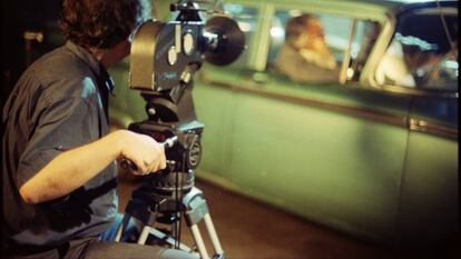 Raúl Ruiz, durante el rodaje de 'La telenovela errante'.