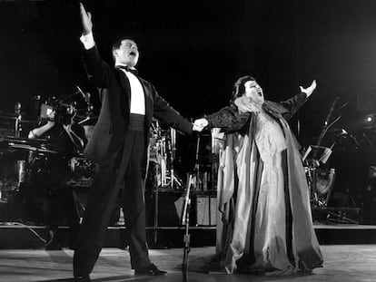 El 9 de octubre de 1988 Freddie Mercury y Mosterrat Caballe interpretaron su canción 'Barcelona', durante un concierto al aire libre celebrado en las laderas del parque Montjuich de Barcelona. Así se festejó la llegada de la bandera olímpica de Seúl a la ciudad catalana y el lanzamiento de la Olimpiada Cultural de cuatro años en España.