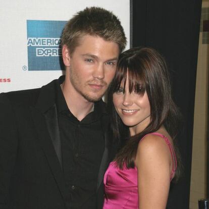 <p> El actor y modelo Chad Michael Murray y la también actriz Sophia Bush fueron marido y mujer tan solo cinco meses. Un matrimonio que rompieron en 2006. </p> <br> <p> <p>Ella ha llegado a decir que eran demasiado jóvenes (tenían 24 y 23 años cuando se convirtieron en marido y mujer), aunque en los papeles del divorcio la intérprete escribió “engaño” como una de las causas.</p> <br> <p>