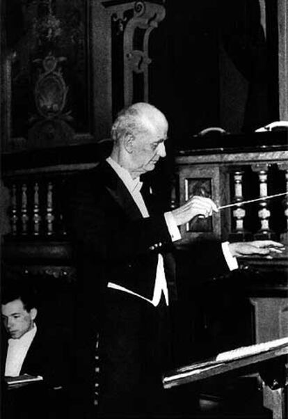 El director de orquesta Wilhelm Furtwängler, durante un concierto.