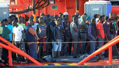 El 'Maria Zambrano' llegado al puerto de Algeciras (Cádiz) con 138 personas rescatadas en aguas del Estrecho. 