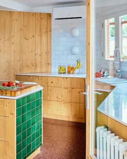 La cocina estaba muy anticuada, así que fue renovada al completo, a excepción del pavimento.
