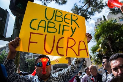 Protestas en Madrid contra la implantación de Uber y Cabify. 