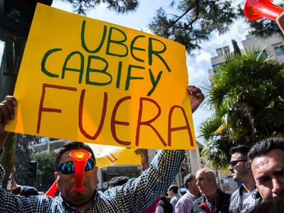 Protestas en Madrid contra la implantación de Uber y Cabify. 