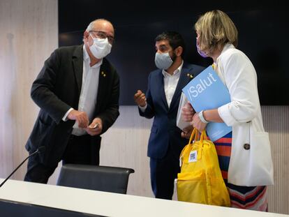 Los consejeros Josep Bargalló, Chakir el Homrani y Alba Vergés, a su llegada este jueves a la rueda de prensa conjunta. ENRIC FONTCUBERTA (EFE)