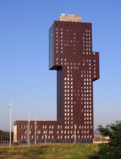 La Torre de la Rosaleda tiene 27 pisos y más de 100 metros de altura.