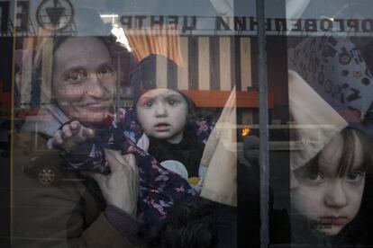 Refugiados ucranios a su llegada a un centro de acogida en Zaporiyia. Alemania ha registrado la entrada de unos 260.000 refugiados procedentes de Ucrania desde el inicio de la invasión rusa, informó el Ministerio del Interior a través de su cuenta en twitter.