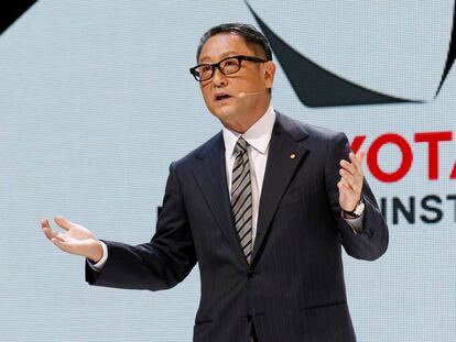 Akio Toyoda, presidente y consejero delegado de Toyota Motor Corporation, en el Salón del Automóvil de París de 2016