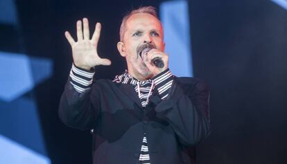 Miguel Bosé, durant la seva actuació a l'Auditori del Fòrum.