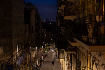 Apagón en el atardecer de Barcelona. Vista de la Calle Poeta Cabanyes, al fondo la Sagrada Familia. 