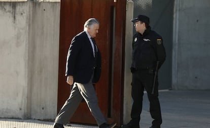 Luis Bárcenas entra en la sede de San Fernando de Henares de la Audiencia Nacional.