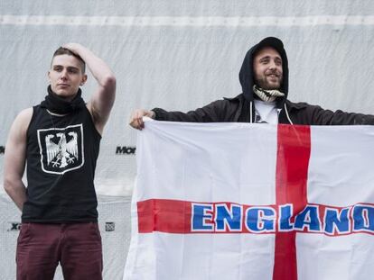 Manifestants en una concentració de la branca britànica del moviment xenòfob i islamòfob PEGIDA, dissabte a Londres.