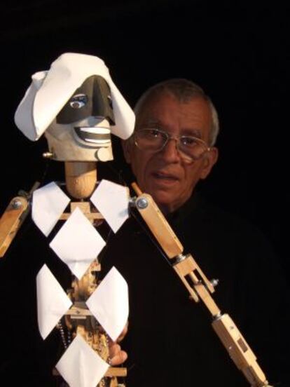 Francisco Peralta, constructor de marionetas.