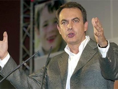 José Luis Rodríguez Zapatero, ayer, durante un mitin en Fuenlabrada (Madrid).