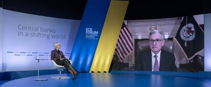 Christine Lagarde, presidenta del Banco Central Europeo (BCE), en una reunión por videoconferencia con Jerome Powell, presidente de la Reserva Federal de Estados Unidos (Fed).