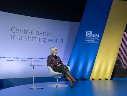 Christine Lagarde, presidenta del Banco Central Europeo (BCE), en una reunión por videoconferencia con Jerome Powell, presidente de la Reserva Federal de Estados Unidos (Fed).
