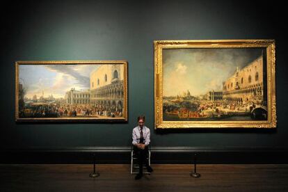 Un guardia de seguridad, en una sala de la exposición 'Venecia: Canaleto y sus rivales', en la National Gallery, en 2010.