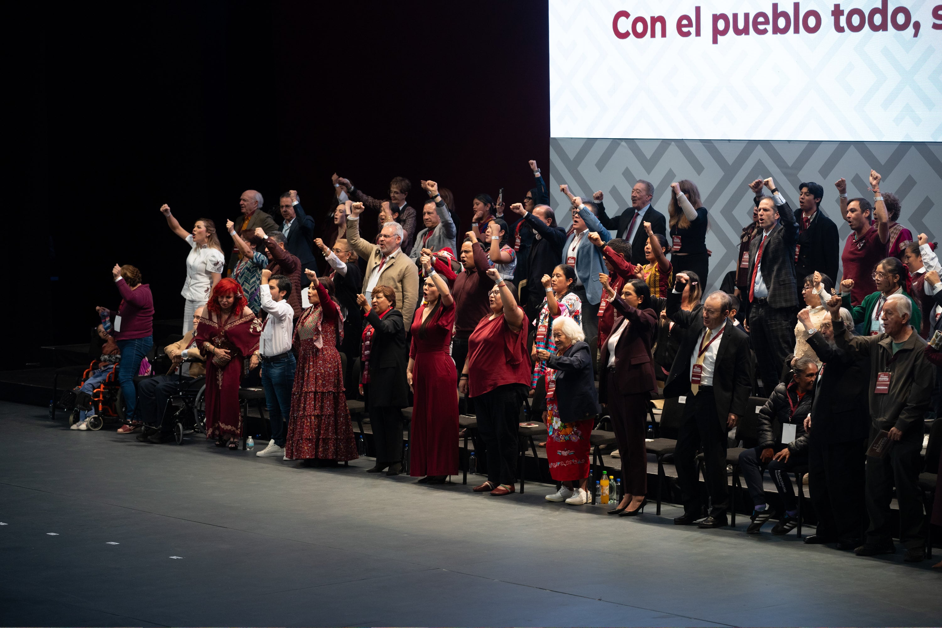 Morena escenifica la unidad en su 15 aniversario