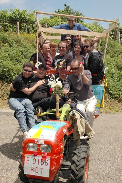 Convidados do festival de Cans (O Porriño), subidos nun chimpín, na edición do ano pasado.