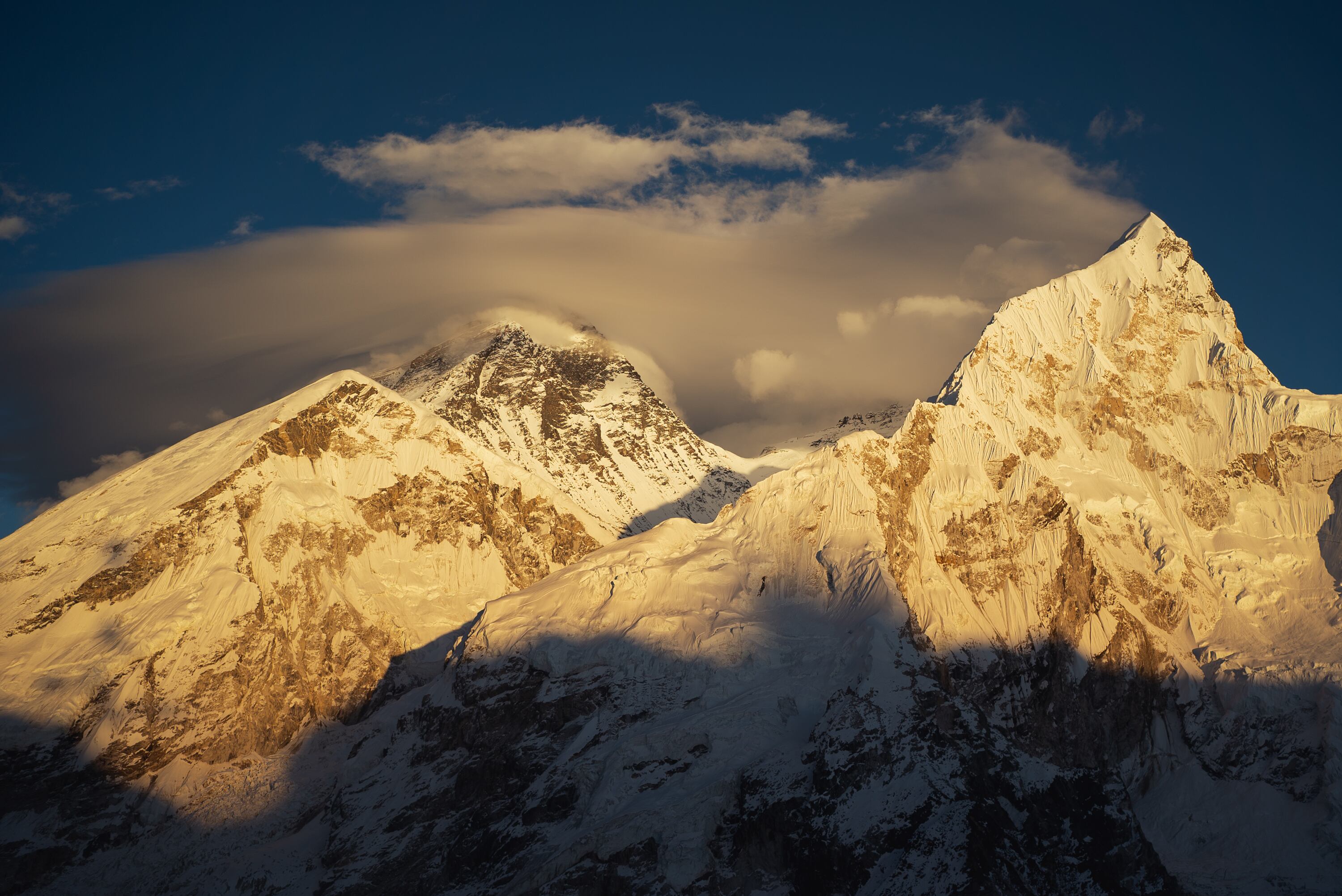 Un alpinista británico bate un récord de ascensos al Everest con 19 veces, pero sigue sin superar a los sherpas