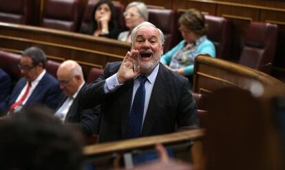 Miguel Arias Ca&ntilde;ete, en el Congreso durante su etapa de ministro.