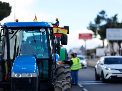 Tractorada en la autovía A3 en sentido Madrid el pasado sábado.