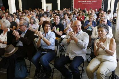 Lluís Rabell, amb Gemma Lienas i Marina Subirats.