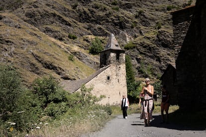 Turistes als carrers de Tor