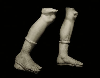 Don McCullin / Gost Books. Los pies de la perdida estatua de Artemisa conservados en el Museo Arqueológico de Estambul.