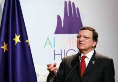 El presidente de la Comisión Europe, José Manuel Durao Barroso, durante una rueda de prensa al final de la clausura de la primera Cumbre de la Comunidad de Estados Latinoamericanos y Caribeños (Celac) y la Unión Europea (UE), en Santiago de Chile.